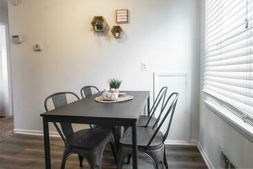 3 Bedrooms House In Waldo Kansas City