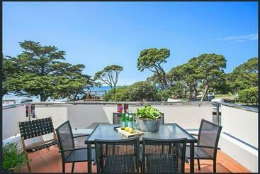 ツーリストアパートメント Lonnie Beach View Apartment