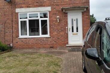 Spacious 3bed House In Walsall With Parking Onsite