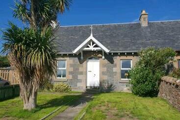 Spacious Rural Cottage Outside Campbeltown