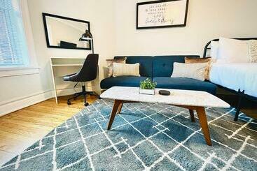 דירות לתיירים Full Of Charm Studio Apartment Nearby Shops   Ashland 04