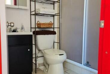 Very Secured House 7 Minutes From The Beach