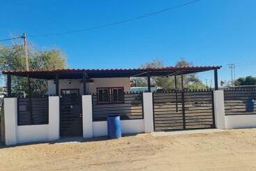 Very Secured House 7 Minutes From The Beach