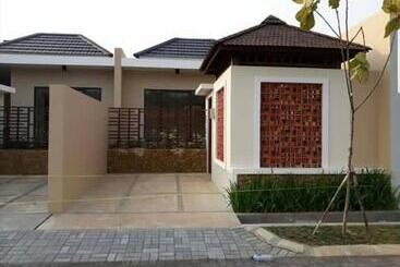 Villa Ubud Anyer Pandawa With Private Pool