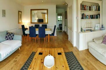 38 Windrush Lake