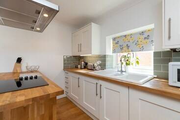 Inviting 1 Bed Apartment In Banbury