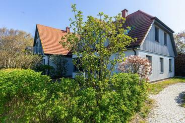 شقق خاصة سياحية Strandhaus Wustrow   Wohnung 5
