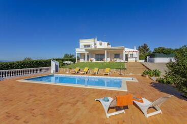 Жильё для туристов Villa Colina Do Sol By Villa Plus