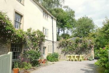 Жильё для туристов Lovely Property In The Heart Of Somerset, Sleeps 9