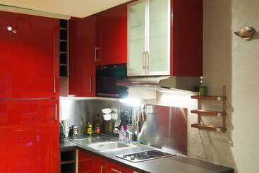 Studio Rénové 4 Pers, Balcon Sud, Au Pied Des Pistes, Plein Centre, Cuisine équipée, Tv Grande Fr