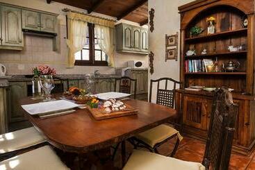 Bougainvillea Cottage