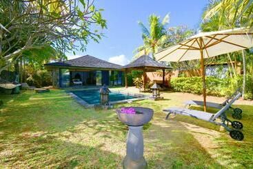 Elegant Villa Bali Style In Blue Bay
