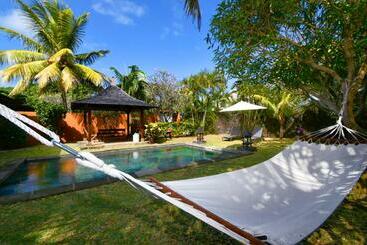 Elegant Villa Bali Style In Blue Bay