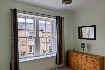 Huge 4 Bed Apt   Perfect Base To Explore The Borders