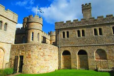 Huge 4 Bed Apt Perfect Base To Explore The Borders
