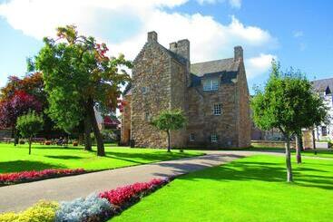 Huge 4 Bed Apt   Perfect Base To Explore The Borders