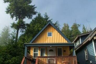 Surf Haven, Lofted Cozy Cabin Minutes To Beach