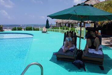 هتل Royal Caribbean Resort