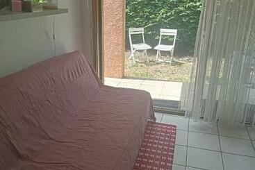 Appartement En Rez De Jardin Et Parking Privatifs Près Des Pistes