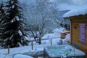شقق خاصة سياحية Chalet L élégance   Spa   Serviettes   Peignoirs   Lits Faits   Ménage Inclus