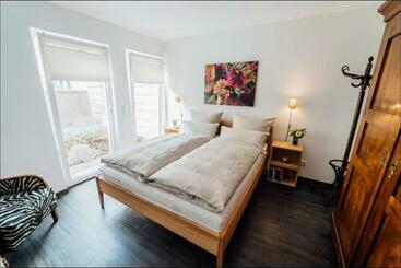 ツーリストアパートメント Weinreisedomizil Mit Eigenem Garten Und Parkplatz