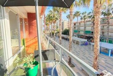 Apartamento Muy Luminoso En Segunda Línea De Mar