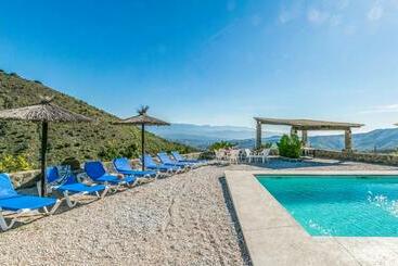 Gorgeous Home In El Borge With Wifi