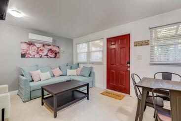 The Cottage In The Oaks   By Avi