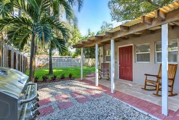 The Cottage In The Oaks By Avi