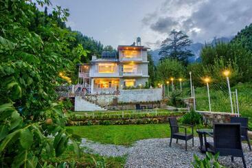 Baan By Snow City Farm