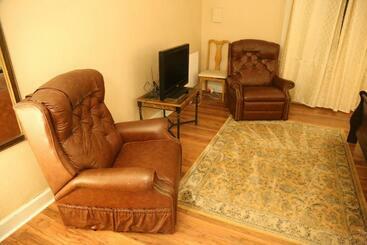 Charming 2bd Near Uc, Hospitals,zoo