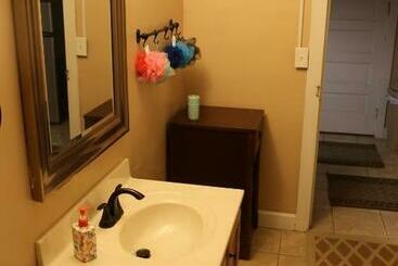 Charming 2bd Near Uc, Hospitals,zoo