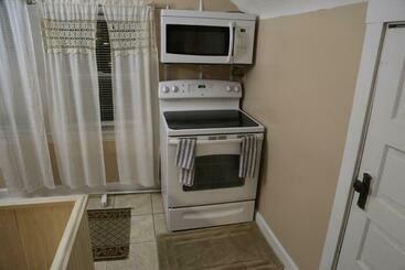Charming 2bd Near Uc, Hospitals,zoo