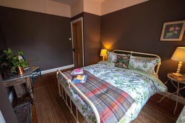 شقق خاصة سياحية Large Country Cottage, Sleeps 8   Spa Facilities, Garden Bar, Catering Services, Free Parking, Natur