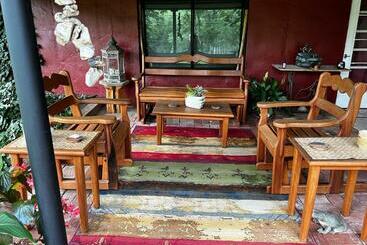 Delightful Patio Retreat With Pool Table In South Kc