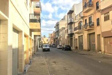 Luqa Apartment   5 Mins From Airport