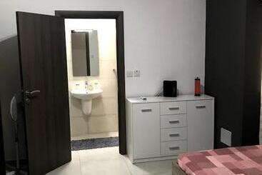 Luqa Apartment   5 Mins From Airport