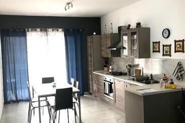 Luqa Apartment   5 Mins From Airport