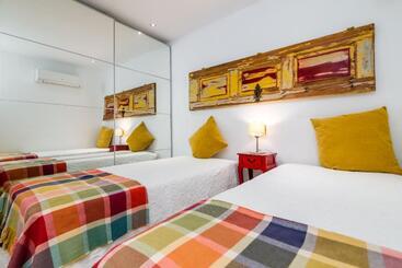 T2 Tiles Apartment Estoril
