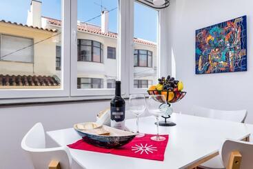 T2 Tiles Apartment Estoril