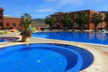 Villa De Standing   Piscine   Mer   Boulodrome   Tennis