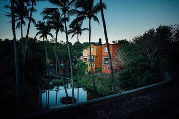 Port Chambly Mango Tree House