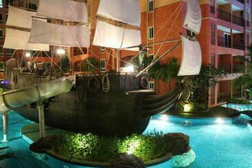 7 Seas Apartments