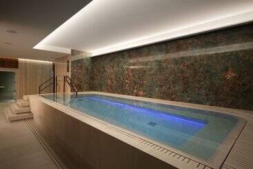 Iceland Parliament Hotel, Curio Collection By Hilton