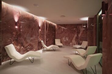 Iceland Parliament Hotel, Curio Collection By Hilton