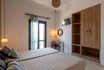 هتل Anemos Inn By Estia