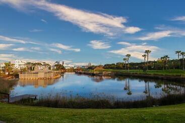 هتل Domes Lake Algarve Residences