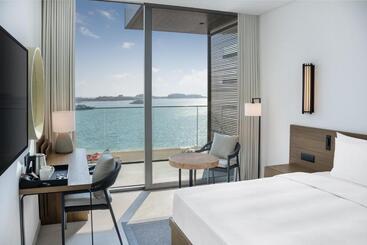 هتل Radisson Beach Resort Palm Jumeirah