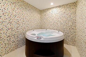 Time Moonstone Hotel Apartments