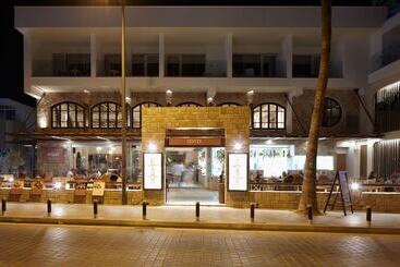 Melpo Antia Hotel & Suites